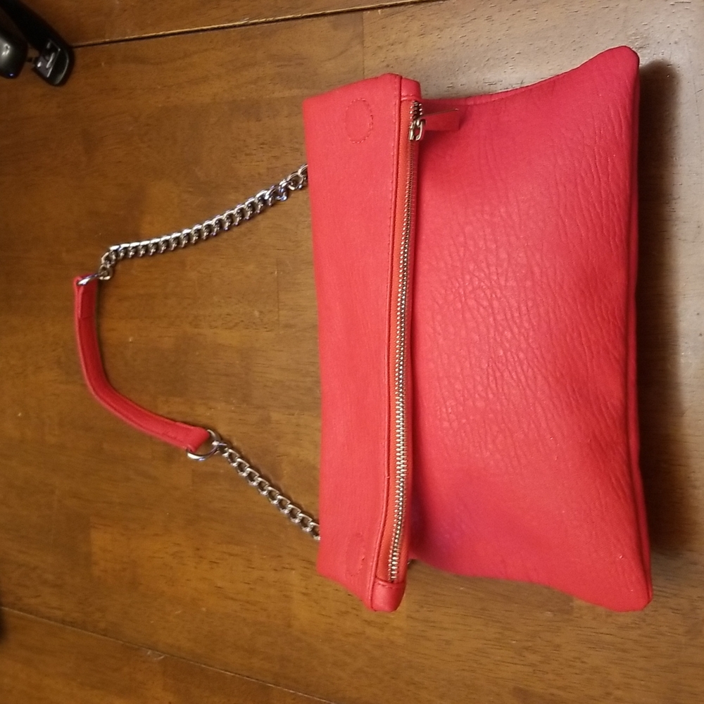 Express reddish bag with silver chain